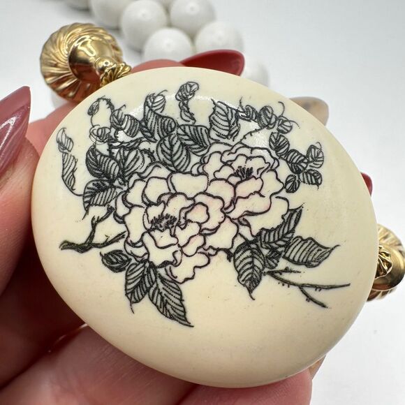 17" Ceramic beaded and Scrimshaw-style pendant vintage necklace! - Picture 7 of 16